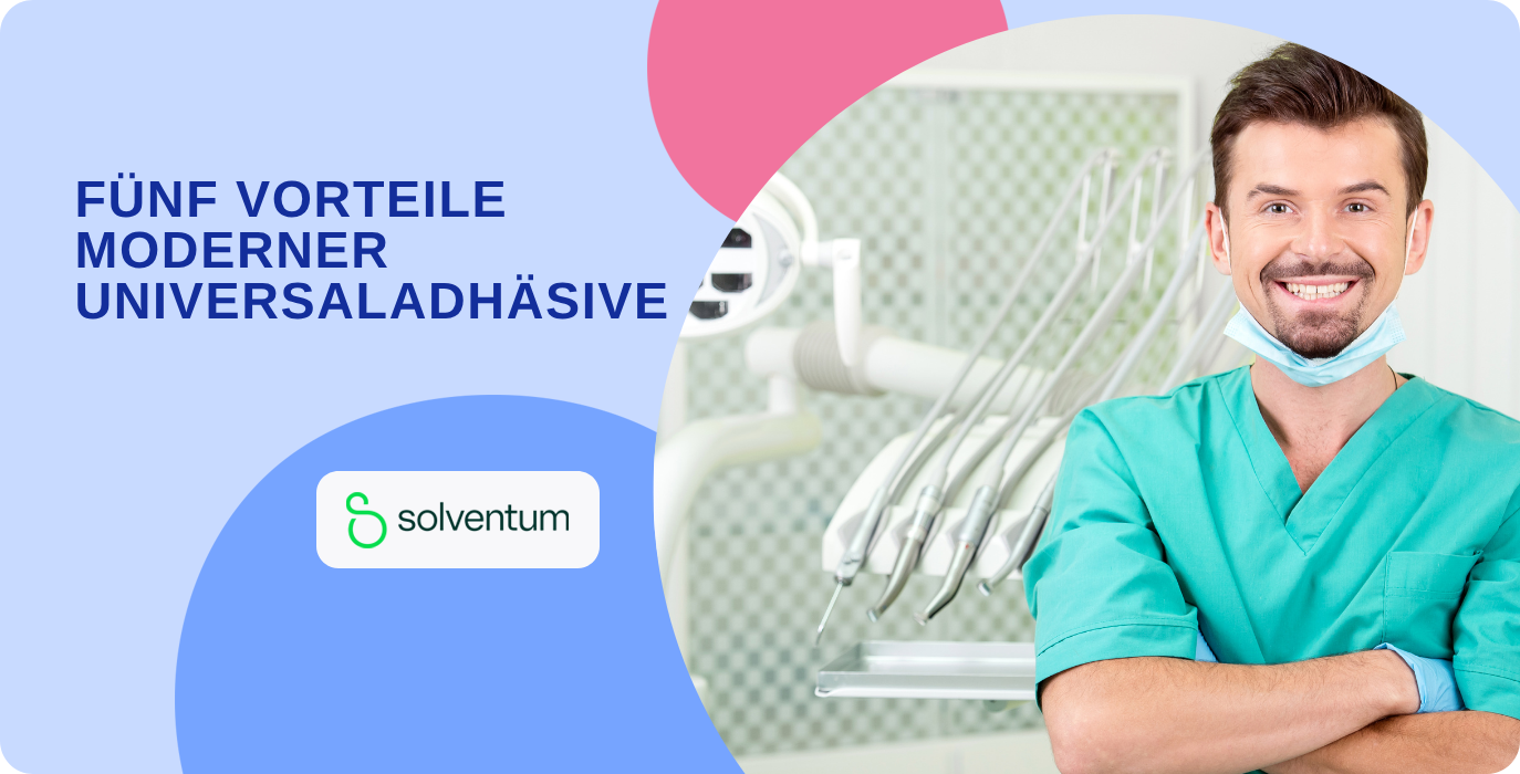 Zahnarzt lächelnd in einer Zahnarztpraxis